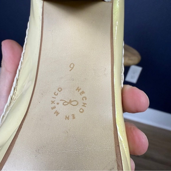 Carlo Rossetti Pastel Yellow Iridescent Peep Toe Pumps, Size 9 - Picture 11 of 11